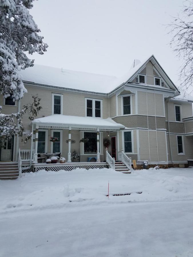 Oaklawn Inn Menomonie Exterior foto